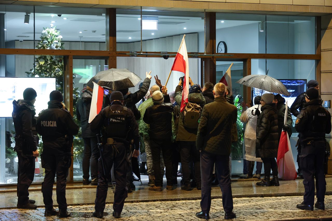 Demonstracja przed siedzibą PAP