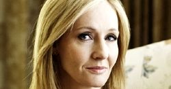 J.K. Rowling napisała książkę na urodzinowej sukience. Ta kreacja może być warta fortunę