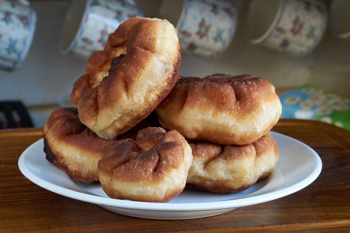 Zamiast lepić pierogi, teściowa smaży ruskie pierożańce. Półmiski są wymiecione w kilka minut