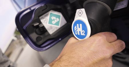 Samochody i autobusy na wodór. Jest rządowa strategia, ale i haczyk