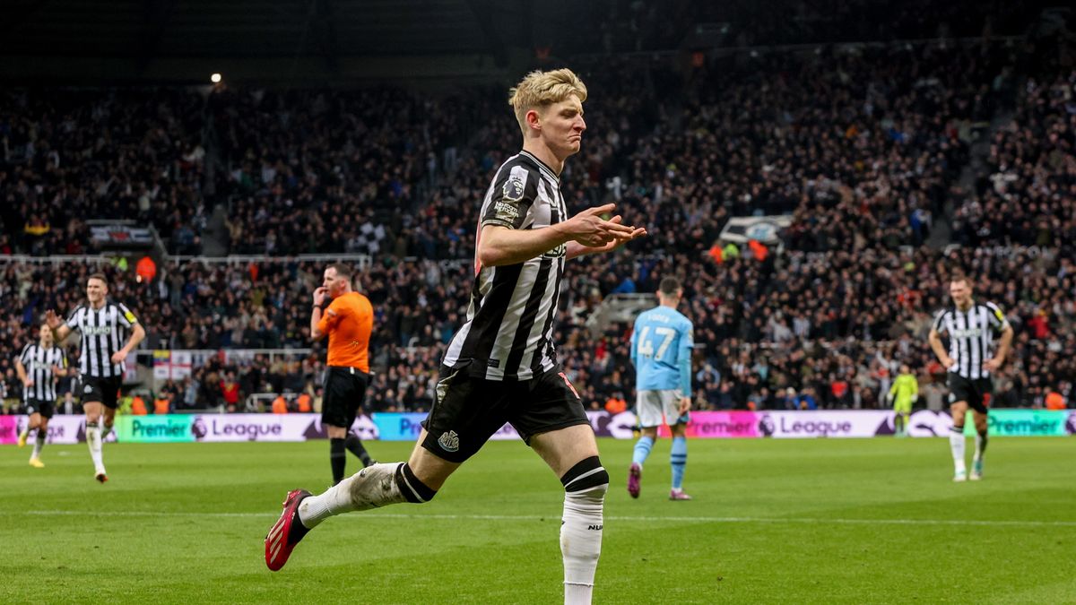 Zdjęcie okładkowe artykułu: PAP/EPA / Adam Vaughan / Na zdjęciu: Anthony Gordon był jednym z bohaterów meczu Newcastle United - Manchester City