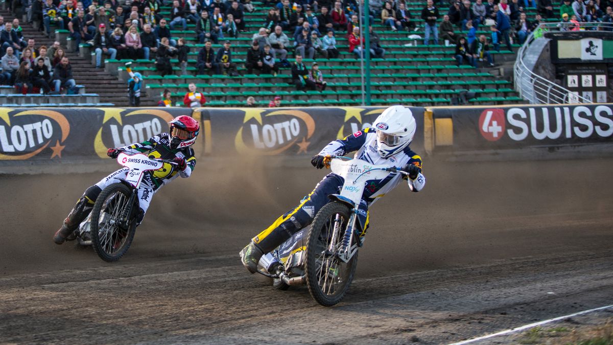 WP SportoweFakty / Mateusz Wójcik / Falubaz - Motor. Robert Lambert z prawej