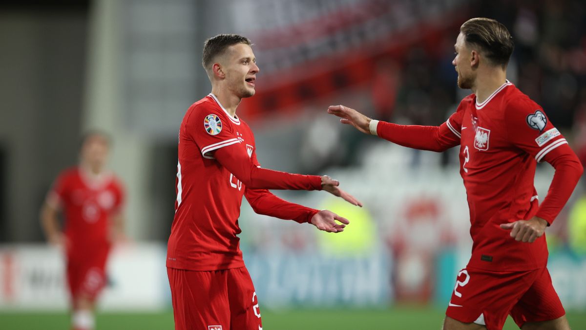 PAP / Leszek Szymański / Na zdjęciu: Sebastian Szymański i Matty Cash