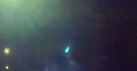 Rodzina twierdzi, że widziała kosmitów. "Nieludzkie istoty były obecne obok nieruchomego ciała"
