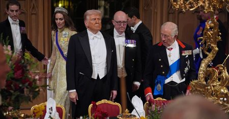 Trump przemawiał na bankiecie. Nagle król Karol wybuchł śmiechem