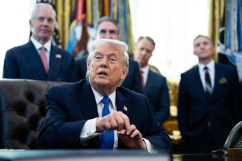 Trump łagodzi ton ws. Iranu? "Oni negocjują”