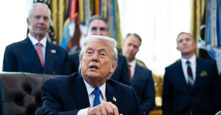 Trump łagodzi ton ws. Iranu? "Oni negocjują”