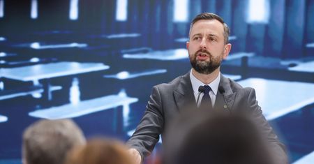 Szef MON zapowiada szybszą budowę schronów w Polsce. "Taka duża drukarka"