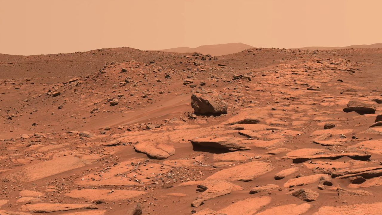 152 obrazy utworzyły interesującą panoramę Marsa. Widać na niej krater Belva