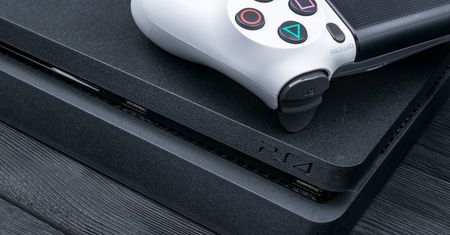 PlayStation 4 wróciło do sklepów. Cena? Lepiej usiądźcie