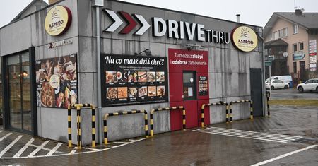 Sprawdziliśmy, jak działa piekarnia drive-thru. Wygodne, ale ma sporą wadę