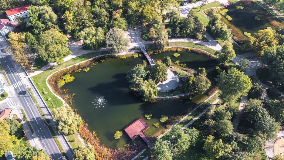 zdunska wola, park, poland, aerial, travel, skyline, cityscape, landmark, panorama, panoramic, day, sunny, destination, city, summer, autumn, vacations, symbol, drone, view, architecture, town, old town, europe, historic, house, old, picturesque, sky, street, tourism, urban, landscape, scenic, sight, attraction, rooftop, downtown, famous place, green, nature, colorful, vibrant