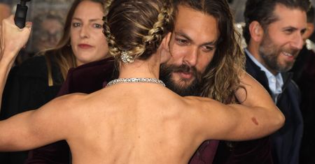 Momoa jest chory. Na imprezie były gwiazdy i mnóstwo fanek