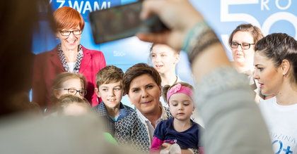 Pieniądze z 500+ są doskonale inwestowane - Beata Szydło podsumowuje rok działania programu