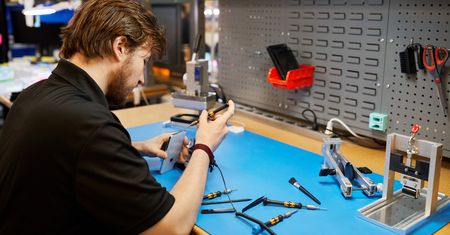 Apple mięknie? Zewnętrzne serwisy dostaną narzędzia do naprawy iPhone'a
