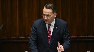 Sikorski postawił na umiar zamiast "kodziarstwa" [OPINIA]