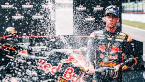 Emocje w sprincie MotoGP. Kandydat do tytułu przegrał ze złamaną ręką