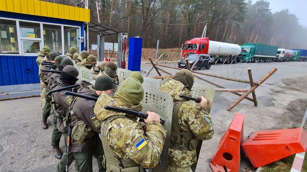 Ćwiczenia Państwowej Służby Pogranicznej Ukrainy i Gwardii Narodowej a granicy z Białorusią w obwodzie Czernihowskim.