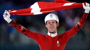 Został bohaterem narodowym na igrzyskach. Po powrocie otrzymał fakturę