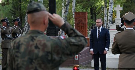 Hołd dla bohaterów. Politycy na Powązkach uczcili rocznicę Bitwy Warszawskiej 1920 roku
