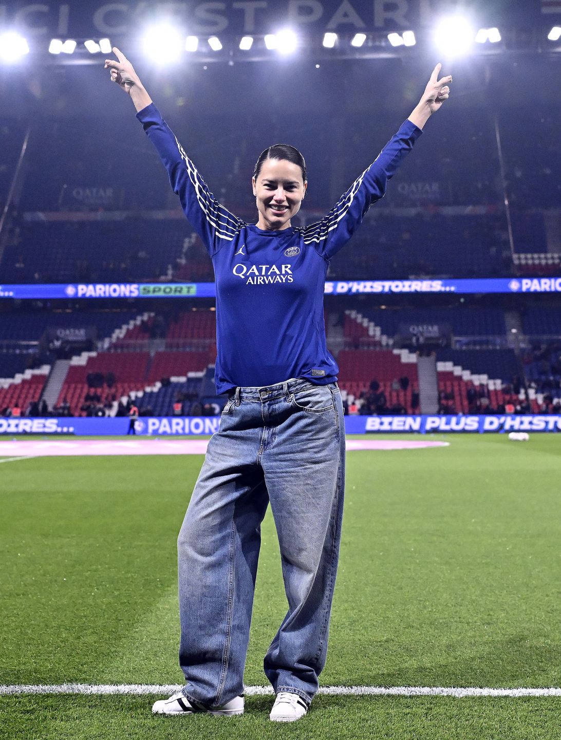 Pozbawiona makijażu Adriana Lima kibicuje ulubionej drużynie 