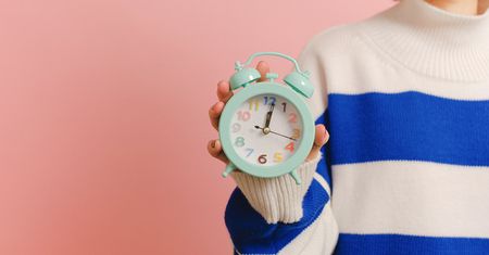Zmiana czasu na zimowy już w ten weekend. Śpimy dłużej czy krócej?