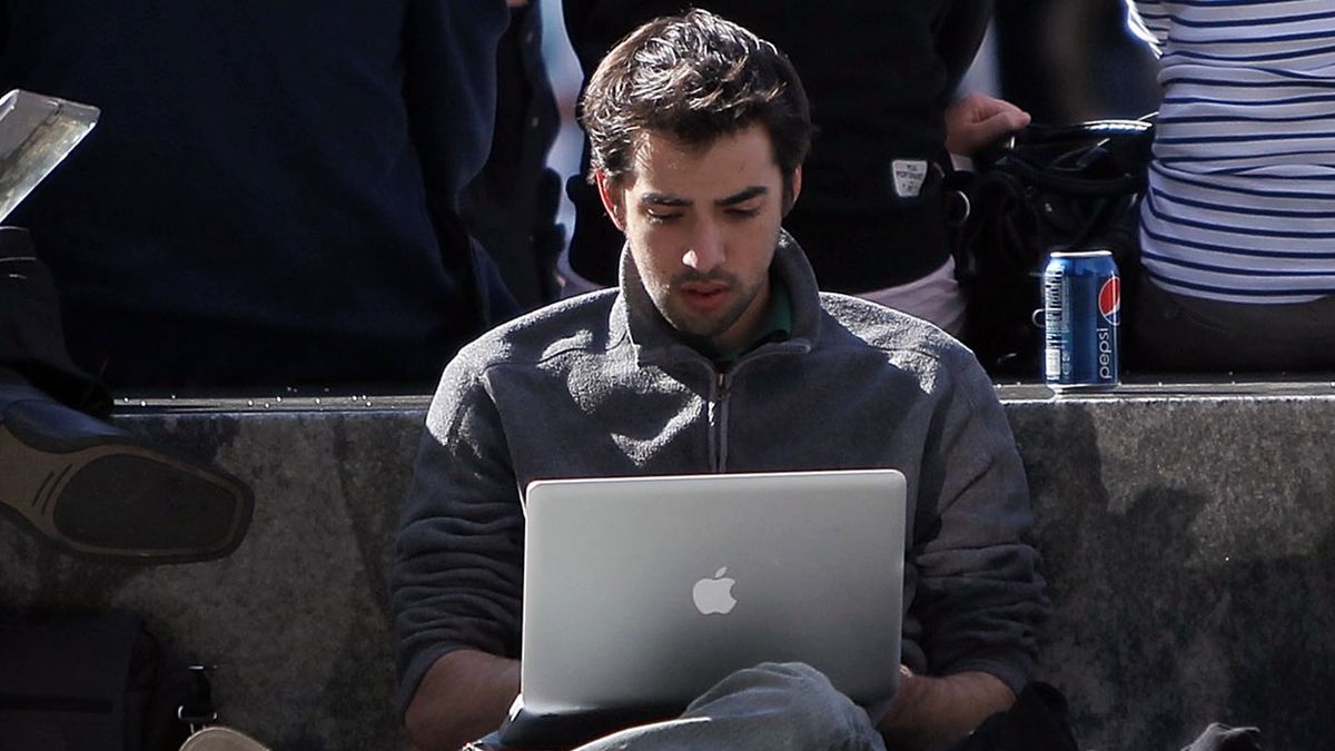 Komputery Mac, to narzędzia pracy nie tylko hipsterów przesiadujących w Starbucksie