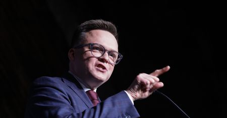 Po to PiS im dał dwa miesiące? Hołownia wskazuje na powód