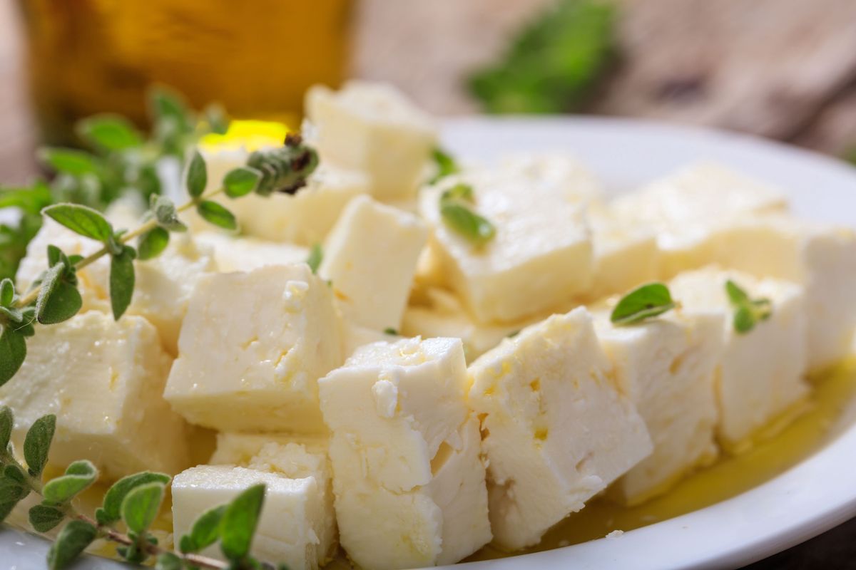 Oryginalnie ser feta wytwarzany jest w Grecji