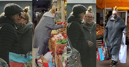 "Zwyczajna" Katarzyna Nosowska obdarowuje buziakiem męża, po czym drałuje na bazarek objuczona torbami (ZDJĘCIA)