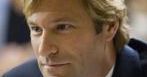 ''Live!'': Aaron Eckhart ściga na żywo