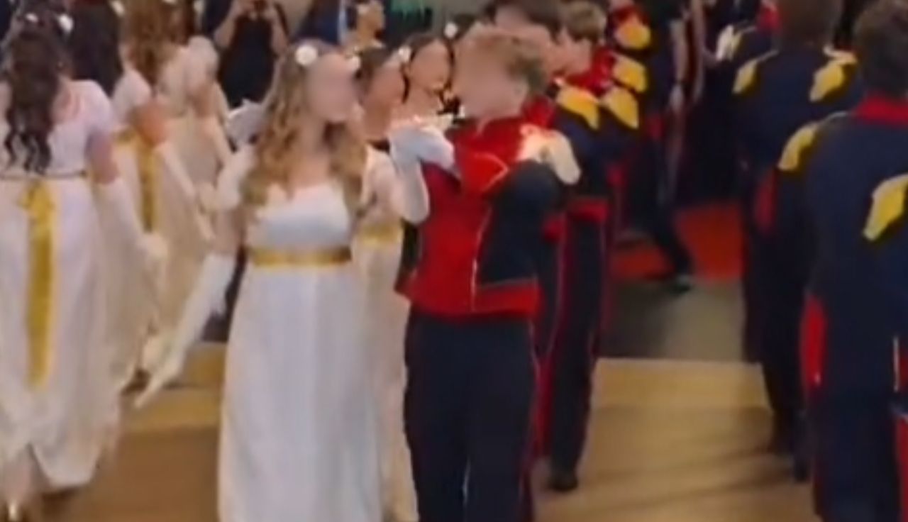 2 mln wyświetleń. Tak zatańczyli poloneza. Hit sieci