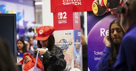 Ukradli ciężarówkę z konsolami Nintendo Switch 2. Kierowca tankował