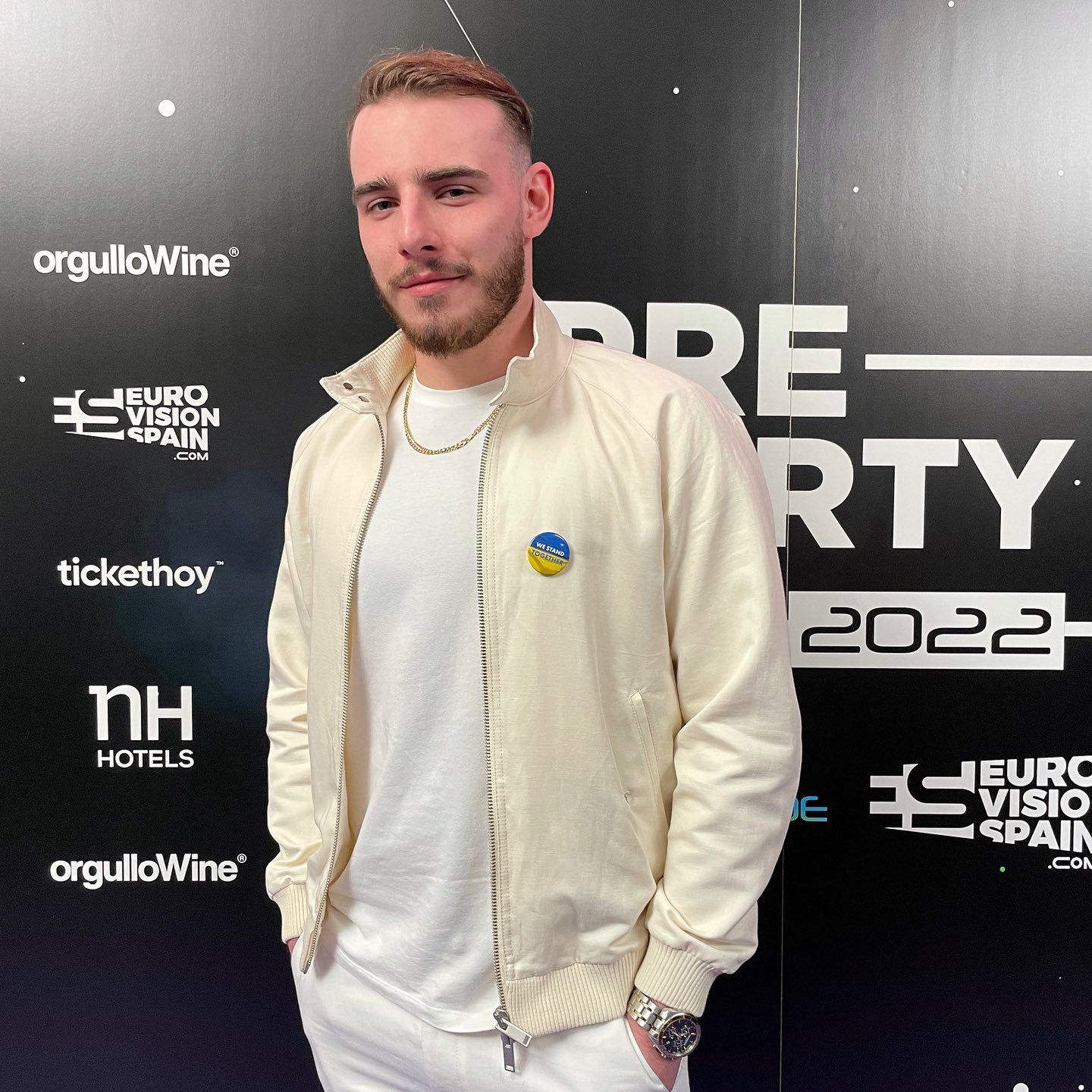 Krystian Ochman podczas trasy promocyjnej po Europie przed Eurowizją 2022