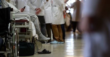 Mazowieckie. Dwa razy uciekł z izolacji ze szpitala. Raz przez okno