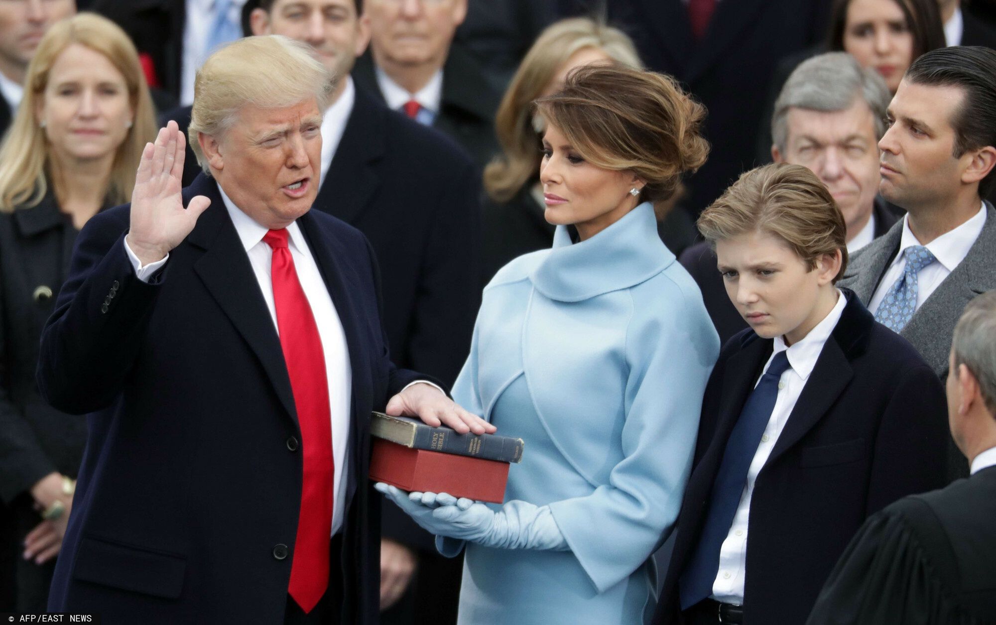 arch24WASHINGTON, DC - JANUARY 20: (L-R) U.S. President Donald Trump takes the oath of office as his wife Melania Trump holds the bible and his son Barron Trump looks on, on the West Front of the U.S. Capitol on January 20, 2017 in Washington, DC. In today's inauguration ceremony Donald J. Trump becomes the 45th president of the United States.   Chip Somodevilla/Getty Images/AFP== FOR NEWSPAPERS, INTERNET, TELCOS & TELEVISION USE ONLY ==CHIP SOMODEVILLA