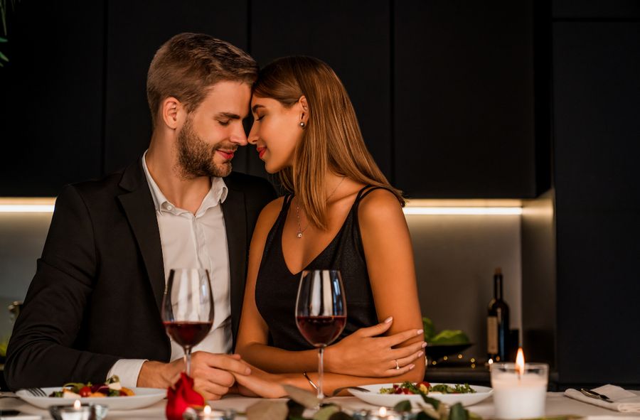 Czy mężczyzna powinien zapłacić za kolację w Walentynki?