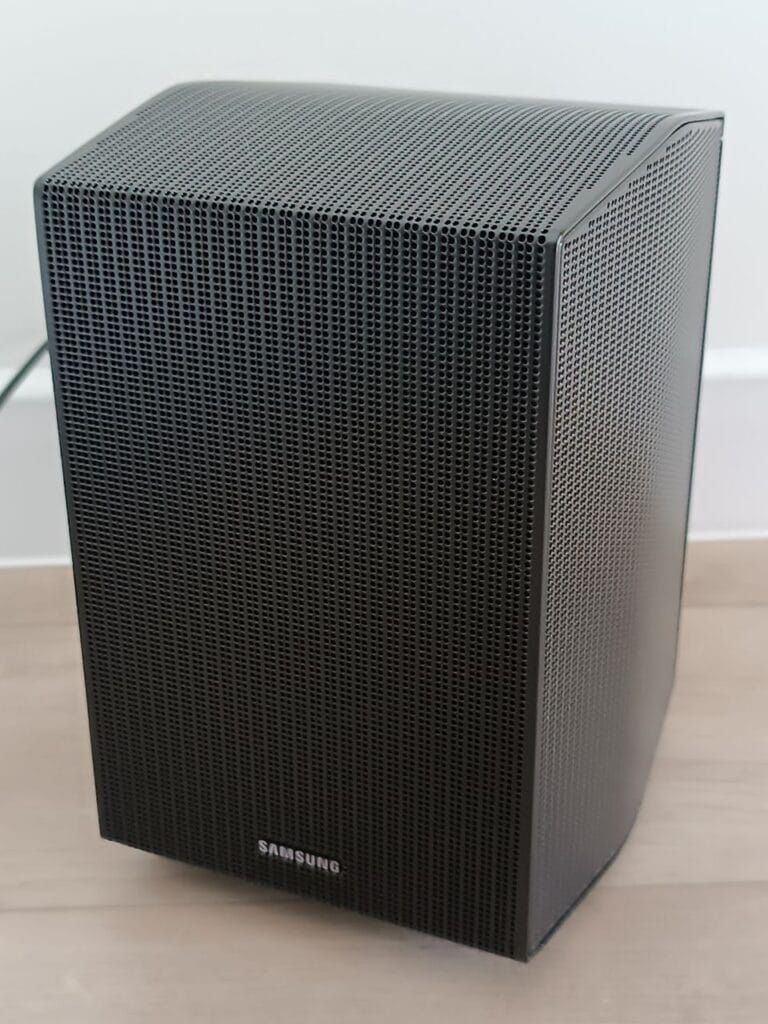 jeden z głośników tylnych Soundbar Samsung HW-Q990D