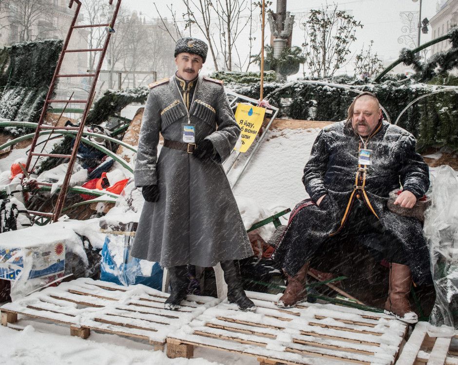 Guillaume Herbaut otrzymał nagrodę Visa d'or Feature Award 2014 za zdjęcia z kijowskiego Majdanu. Podczas festiwalu odbywają się wystawy, konferencje, spotkania autorskie, ale też dyskusje na temat kondycji i problemów fotografii reporterskiej.