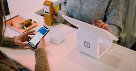 iPhone jako terminal płatniczy? Apple kupił ciekawy startup