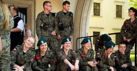 Armia zapłaci 3,8 tys. zł na rękę. Żołd jednak nie kusi studenta