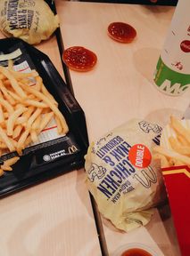 Coca-Cola NIE znika z McDonald’s. Woda zamiast coli tylko w...