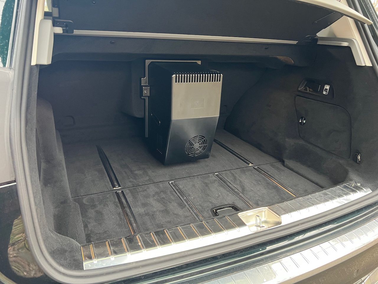 Coś za coś - chłodny szampan kosztem mniejszej praktyczności bagażnika