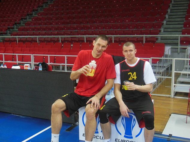 Filip Dylewicz wraz z Przemysławem Zamojskim na przedmeczowym treningu Trefla Sopot