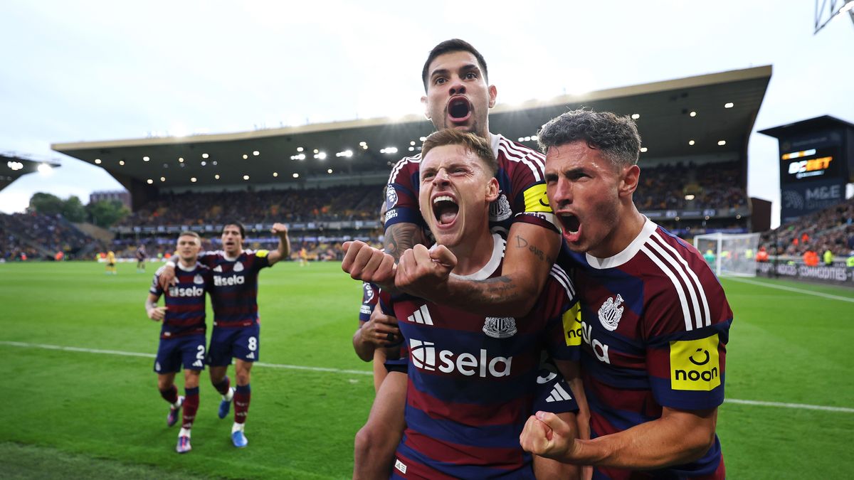 Getty Images / Alex Livesey - Danehouse / Na zdjęciu: Newcastle United wygrało na wyjeździe z Wolverhampton Wanderers po cudownych golach