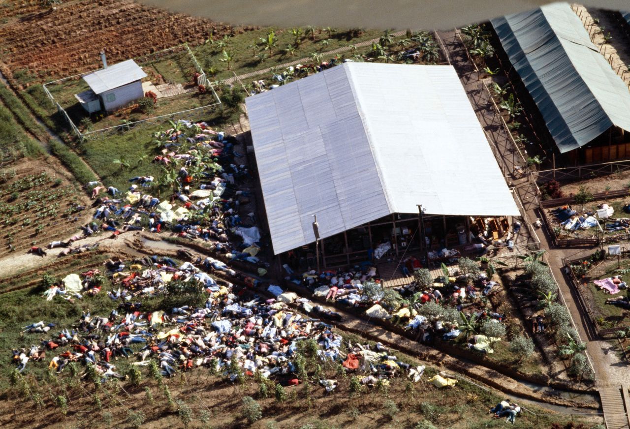Tragedia w Jonestown. Członkowie sekty popełnili zbiorowe samobójstwo