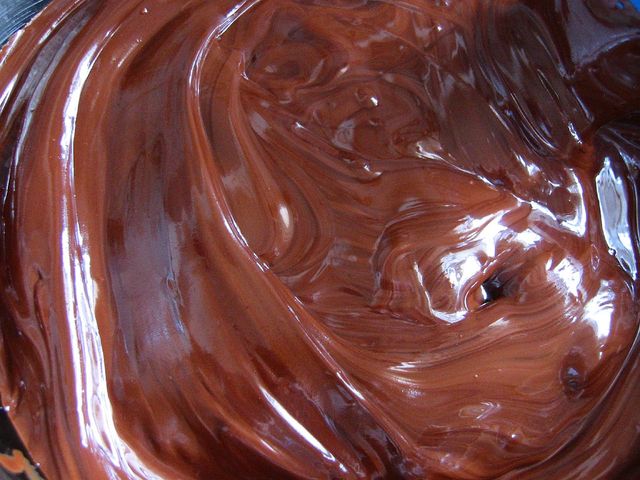 Lukier czekoladowy w proszku przygotowany z dodatkiem margaryny