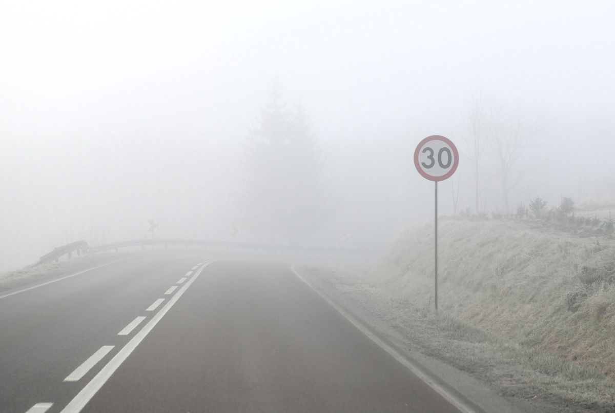 IMGW ostrzega przed gęstymi mgłami na południu Polski