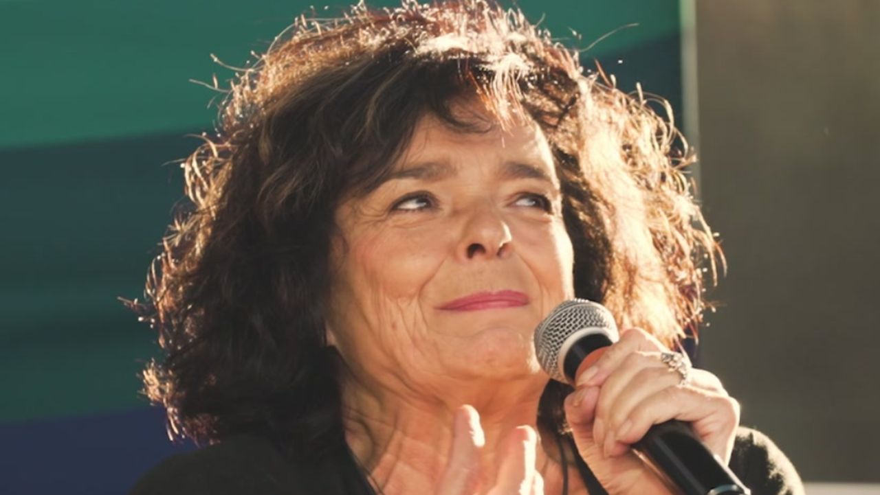 Katarzyna Grochola wspomina czas choroby nowotworowej. "Myślałam, że Pan Bóg mnie ukarał" (WIDEO)
