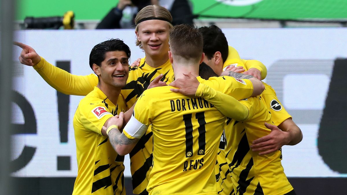 Zdjęcie okładkowe artykułu: PAP/EPA / FOCKE STRANGMANN / Na zdjęciu: piłkarze Borussii Dortmund cieszą się z bramki Erlinga Haalanda